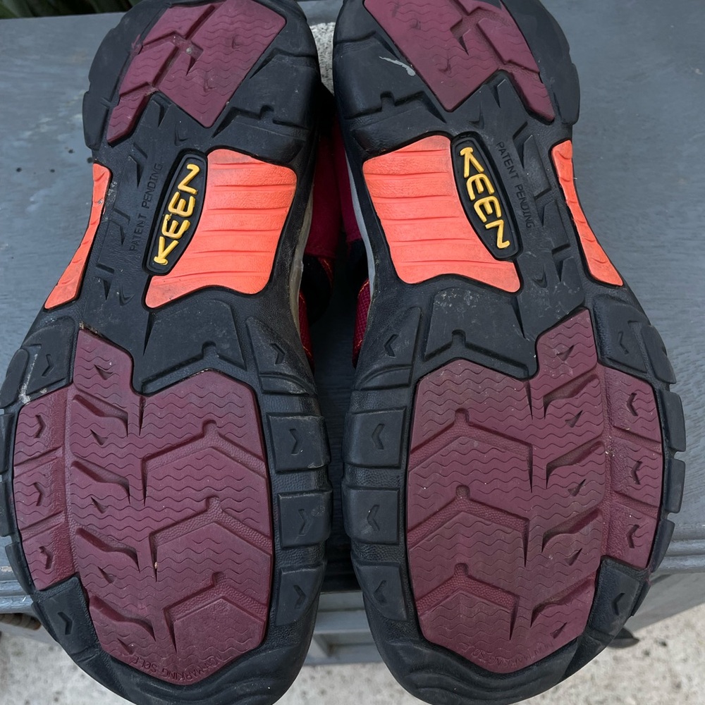 Wome Size 9 Red Keen Newports - Picture 4 of 6